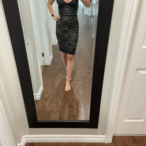 Black lace midi dress - Picture 2 of 5